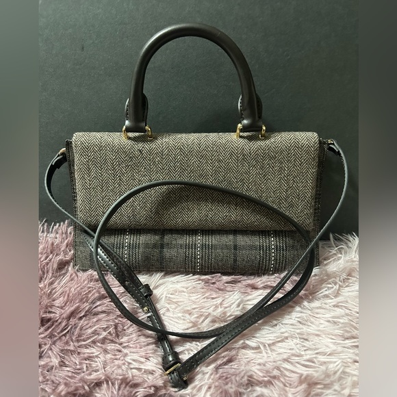025 BGS: Charles & Keith envelope top handle crossbody bag - Picture 1 of 4